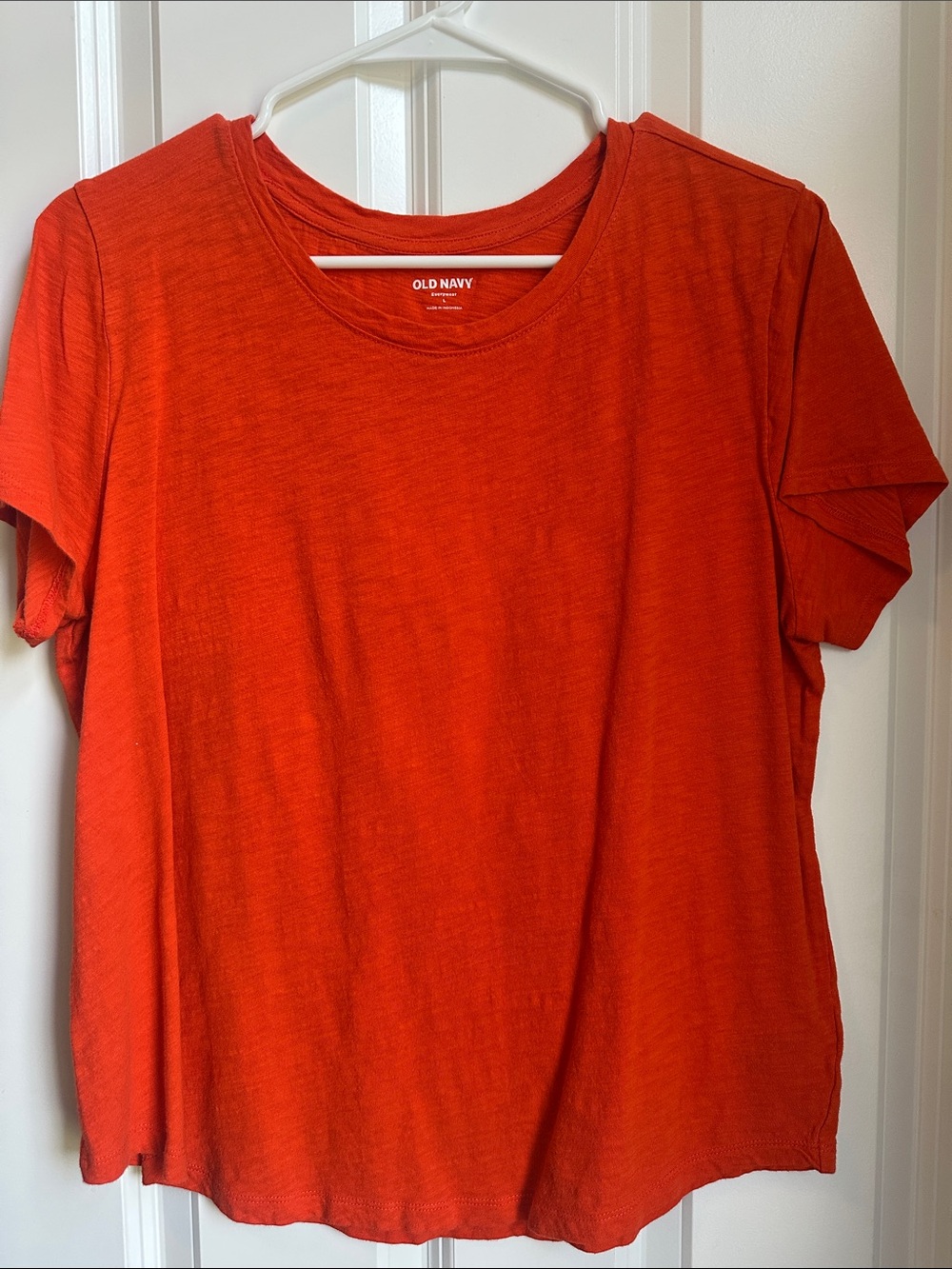 Old Navy Women’s Short Sleeve Crewneck Tee in Orange-Red